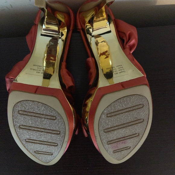 Baker’s Satin & Gold Heels Size 8M - Picture 6 of 7